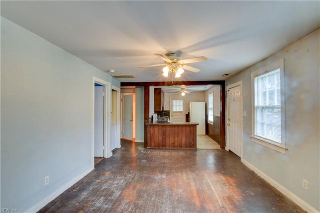 704 James DR, Newport News, VA 23605