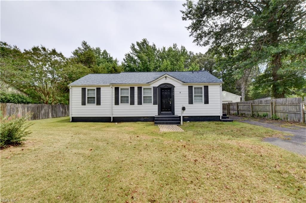 704 James DR, Newport News, VA 23605