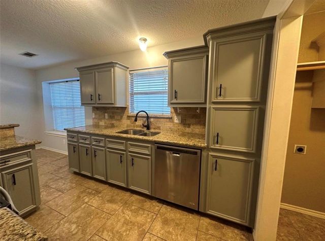 105 Harbor Court Drive, Conroe, TX 77356