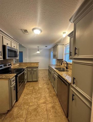 105 Harbor Court Drive, Conroe, TX 77356