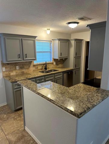 105 Harbor Court Drive, Conroe, TX 77356