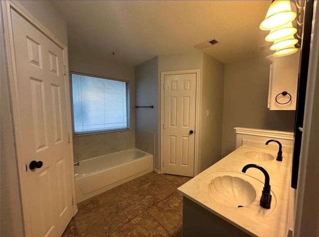 105 Harbor Court Drive, Conroe, TX 77356