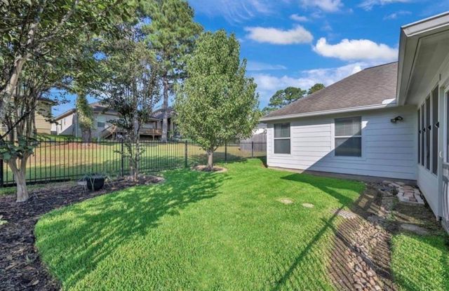 105 Harbor Court Drive, Conroe, TX 77356