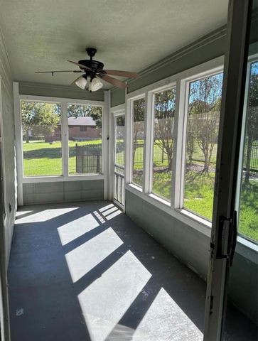 105 Harbor Court Drive, Conroe, TX 77356