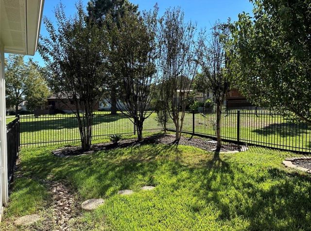 105 Harbor Court Drive, Conroe, TX 77356