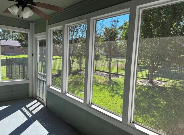 105 Harbor Court Drive, Conroe, TX 77356