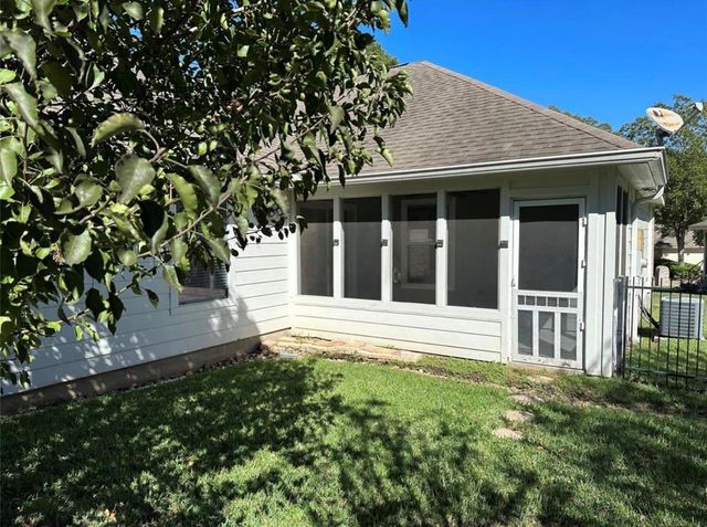 105 Harbor Court Drive, Conroe, TX 77356