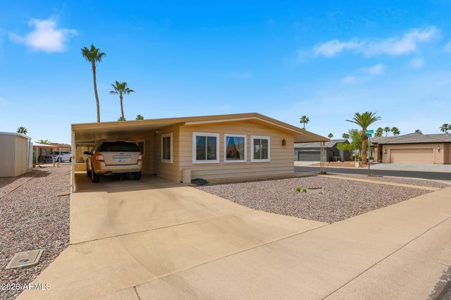2347 N NICKLAUS Drive N, Mesa, AZ 85215