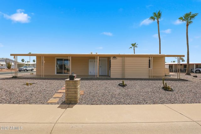 2347 N NICKLAUS Drive N, Mesa, AZ 85215