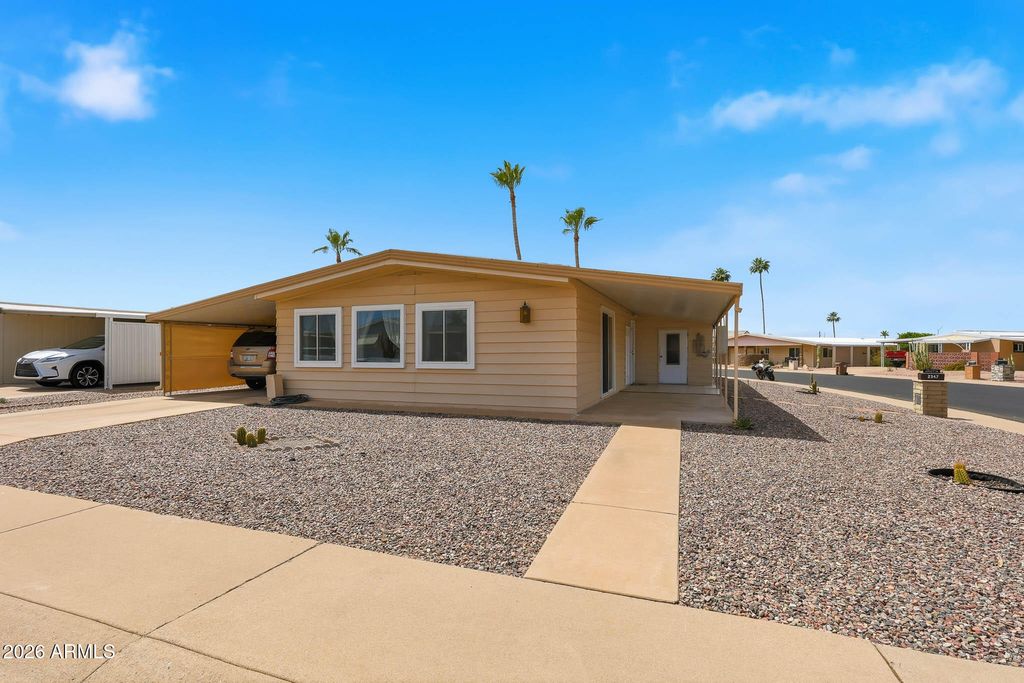 2347 N NICKLAUS Drive N, Mesa, AZ 85215