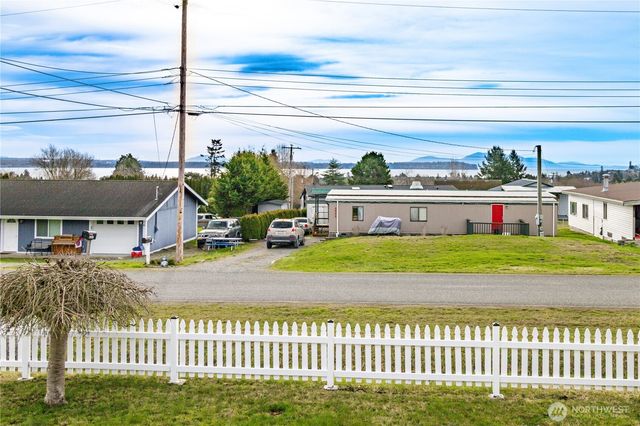 8471 Willow Way, Blaine, WA 98230