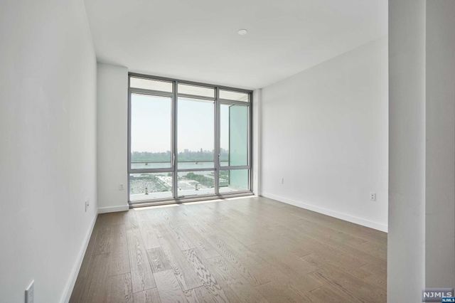 320 Adolphus Avenue #421, Cliffside Park, NJ 07010