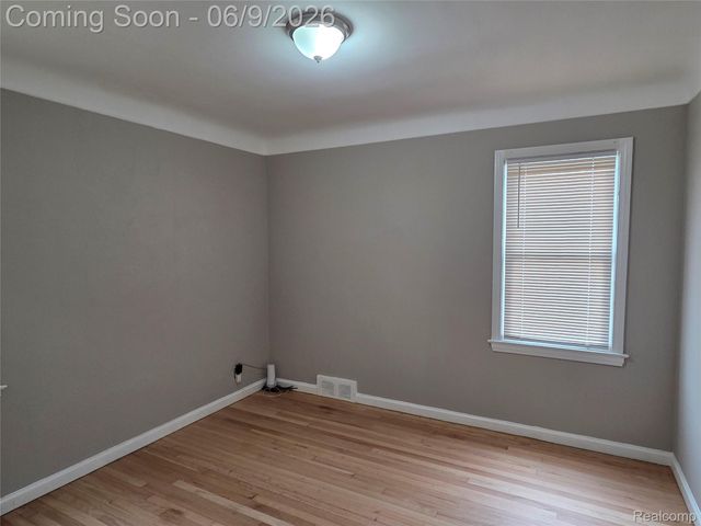 16600 Carlisle Street, Detroit, MI 48205