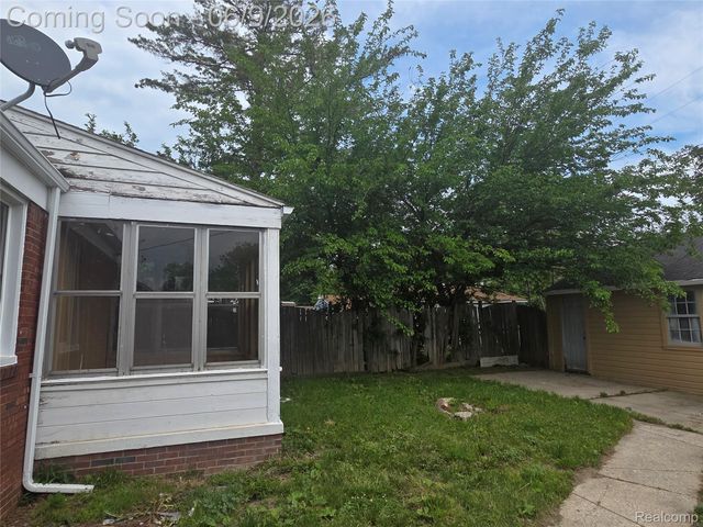 16600 Carlisle Street, Detroit, MI 48205
