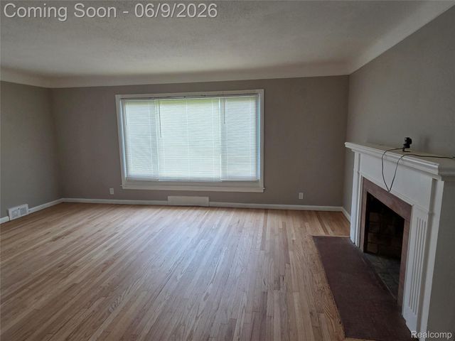 16600 Carlisle Street, Detroit, MI 48205