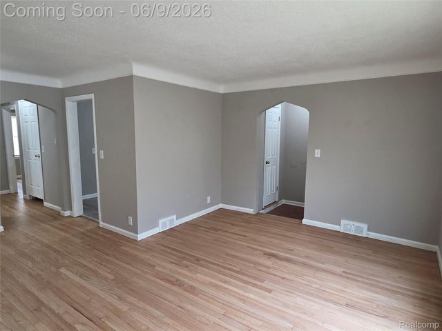 16600 Carlisle Street, Detroit, MI 48205