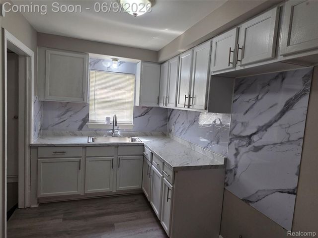 16600 Carlisle Street, Detroit, MI 48205