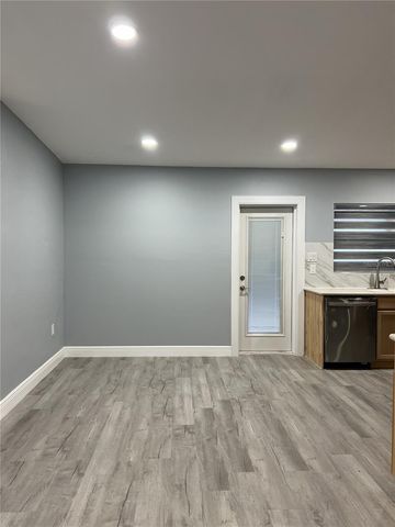 1744 8TH STREET, Sarasota, FL 34236