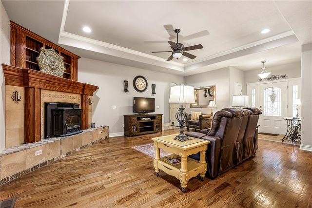 8 Osborne Drive, Bella Vista, AR 72715