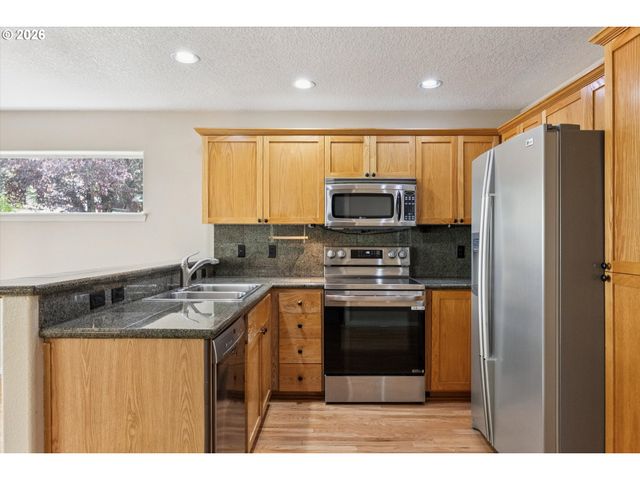 16901 Nw DESERT CANYON Dr, Beaverton, OR 97006