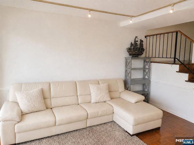 2 Horizon G-3, Fort Lee, NJ 07024