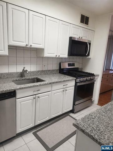 2 Horizon G-3, Fort Lee, NJ 07024