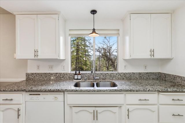 50047 Hangtree Lane, Oakhurst, CA 93644