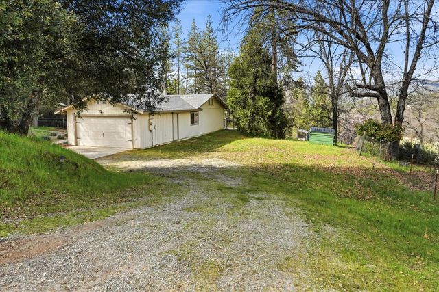 50047 Hangtree Lane, Oakhurst, CA 93644
