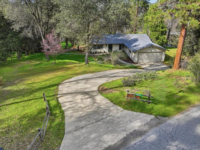 50047 Hangtree Lane, Oakhurst, CA 93644
