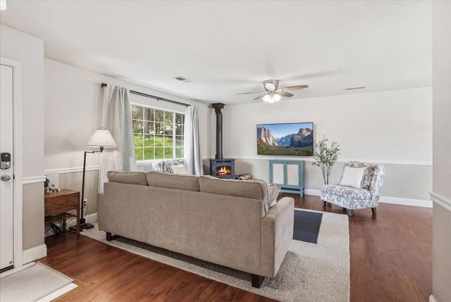 50047 Hangtree Lane, Oakhurst, CA 93644