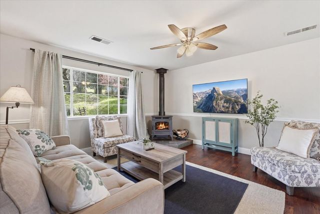 50047 Hangtree Lane, Oakhurst, CA 93644