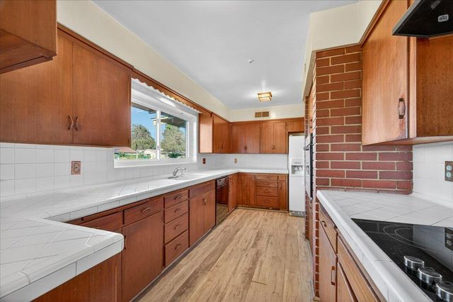 6259 E Liberty Avenue, Fresno, CA 93727