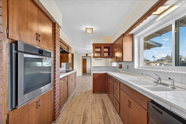 6259 E Liberty Avenue, Fresno, CA 93727