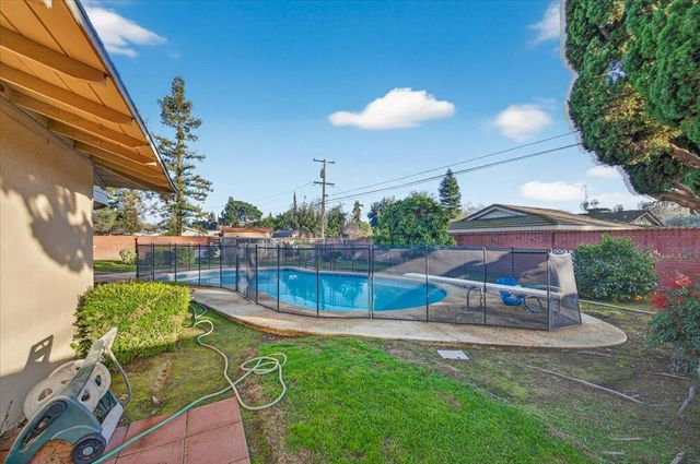 6259 E Liberty Avenue, Fresno, CA 93727