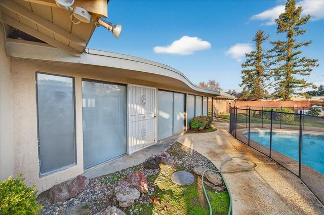 6259 E Liberty Avenue, Fresno, CA 93727