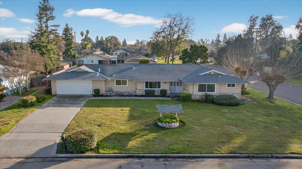 6259 E Liberty Avenue, Fresno, CA 93727