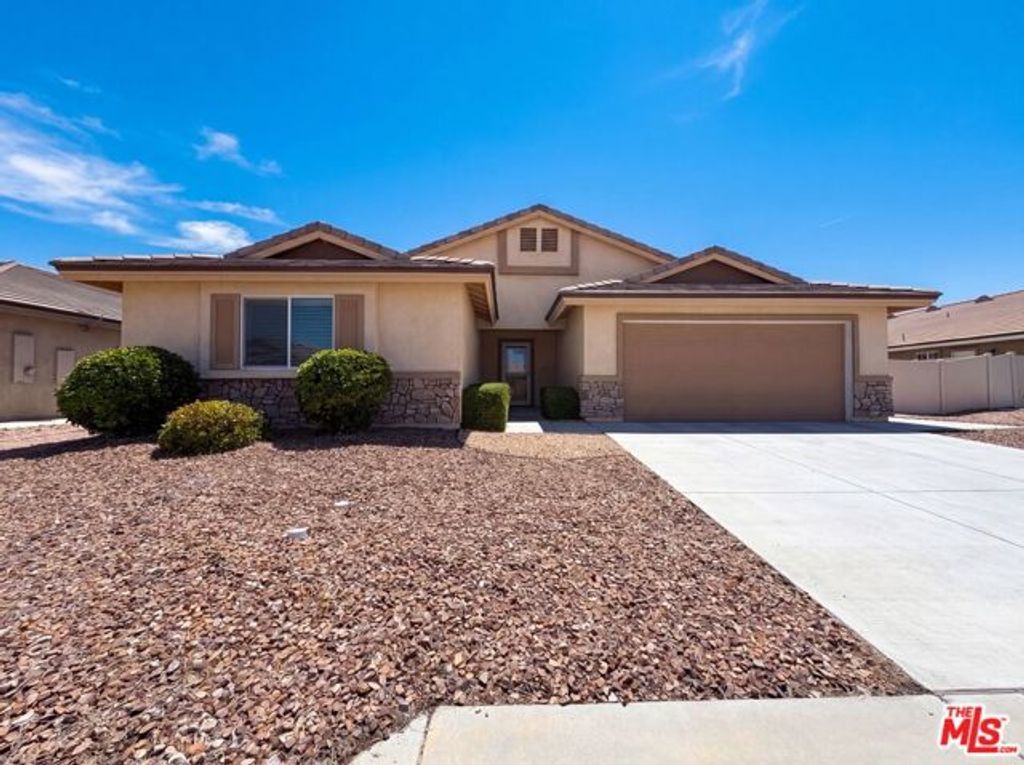 5654 W Forry Court, Lancaster, CA 93536