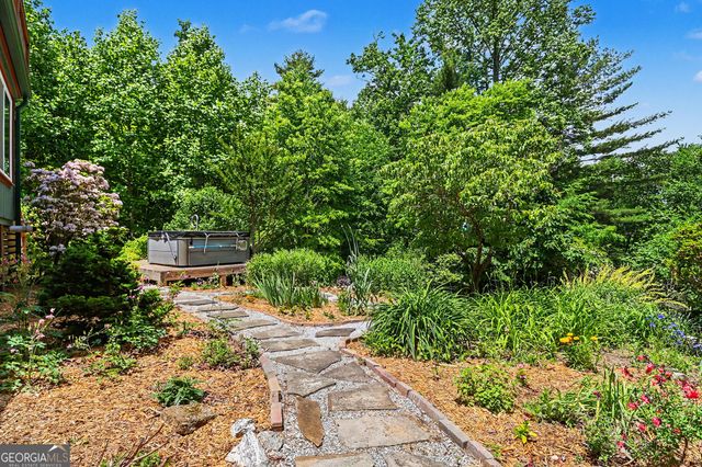 520 Chickasaw Lane, Rabun Gap, GA 30568