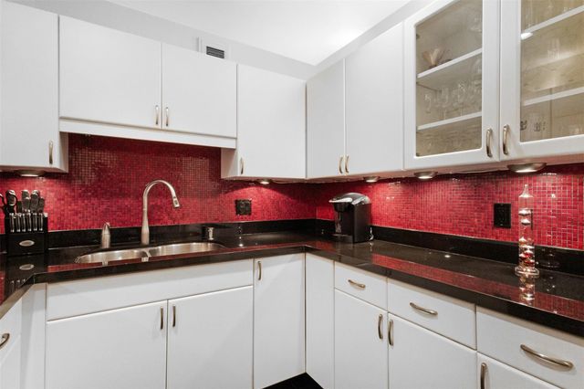 1940 NE 2nd Avenue J218, Wilton Manors, FL 33305