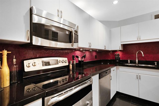 1940 NE 2nd Avenue J218, Wilton Manors, FL 33305