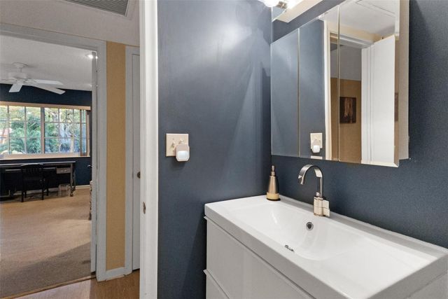 1940 NE 2nd Avenue J218, Wilton Manors, FL 33305