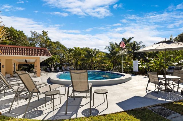 1940 NE 2nd Avenue J218, Wilton Manors, FL 33305