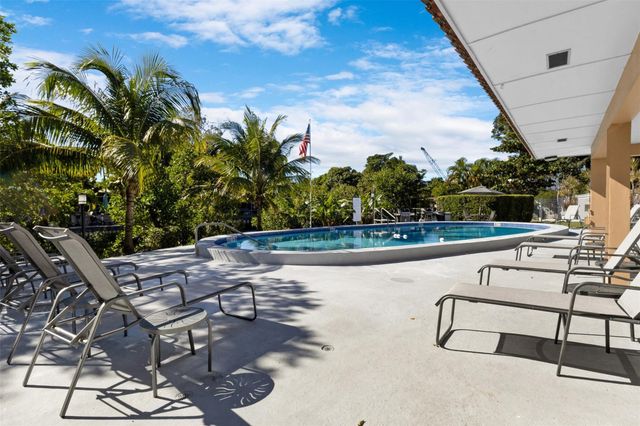 1940 NE 2nd Avenue J218, Wilton Manors, FL 33305