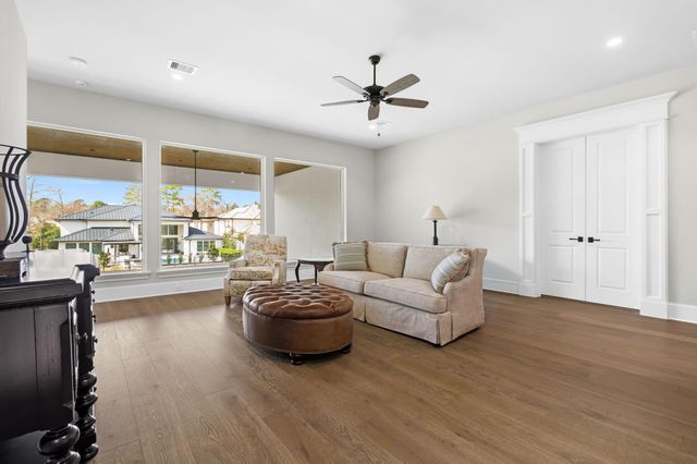 39 Johnathan Landing Court, The Woodlands, TX 77389