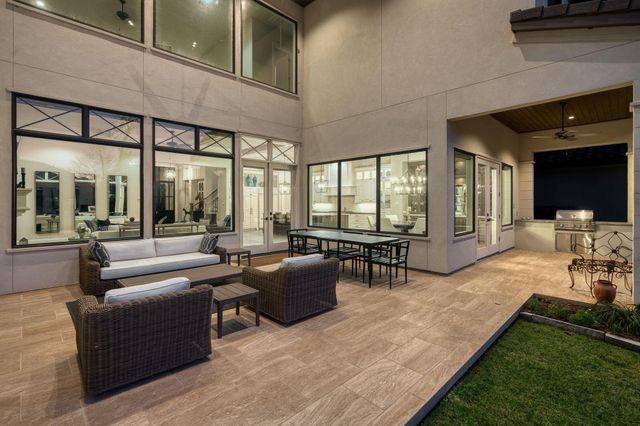 39 Johnathan Landing Court, The Woodlands, TX 77389