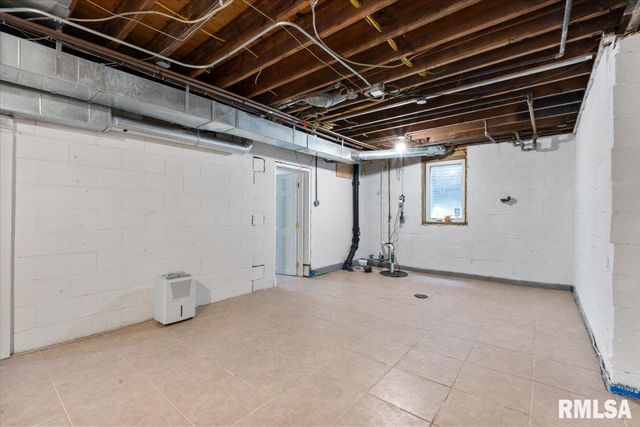 49 KENWOOD Avenue, Davenport, IA 52803