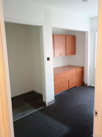 363 W Huron Street, Pontiac, MI 48341