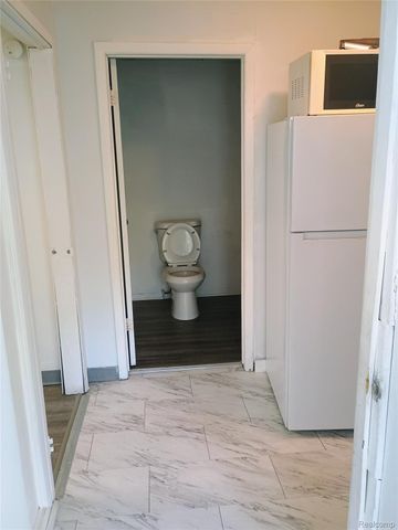 363 W Huron Street, Pontiac, MI 48341