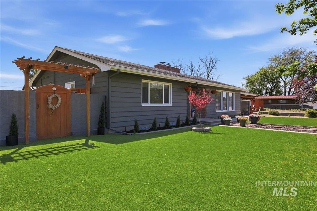 112 Albert St, Caldwell, ID 83605 photo 3