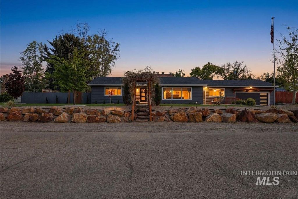 112 Albert St, Caldwell, ID 83605 photo 4